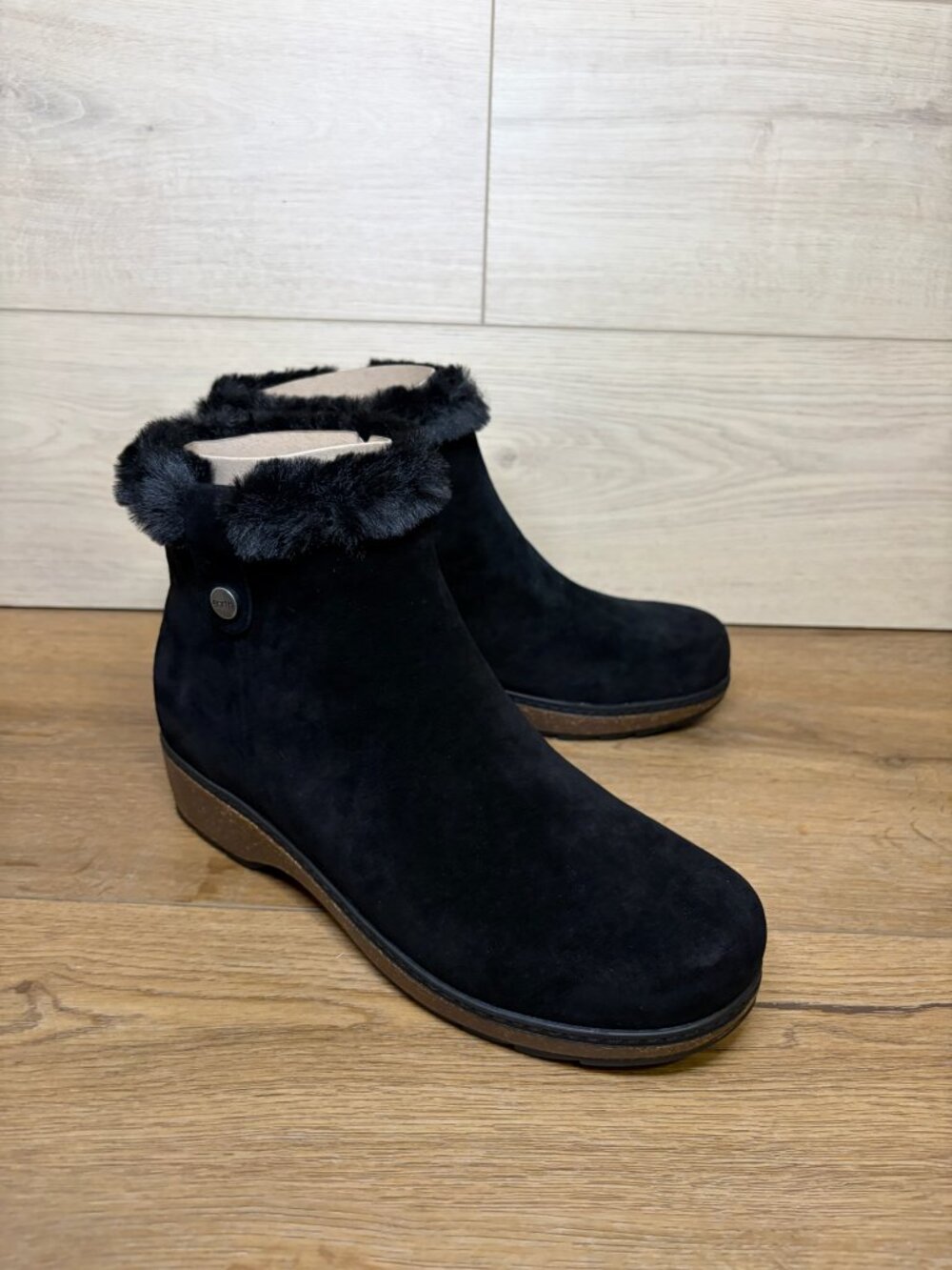 Earth Brand Kim Cold Weather Round Toe Casual Booties Boots Black 8.5M NWT